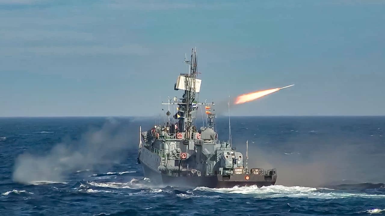 Indian Navy: রুদ্ধশ্বাস ডিসেম্বরের রাত, শত্রু ঘাঁটিতে ঢুকে পাক নৌসেনার কোমর ভেঙে দিল ভারতের করাচি স্ট্রাইক গ্রুপ