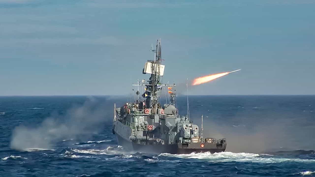 Indian Navy: রুদ্ধশ্বাস ডিসেম্বরের রাত, শত্রু ঘাঁটিতে ঢুকে পাক নৌসেনার কোমর ভেঙে দিল ভারতের 'করাচি স্ট্রাইক গ্রুপ' Indian Navy: রুদ্ধশ্বাস ডিসেম্বরের রাত, শত্রু ঘাঁটিতে ঢুকে পাক নৌসেনার কোমর ভেঙে দিল ভারতের 'করাচি স্ট্রাইক গ্রুপ'