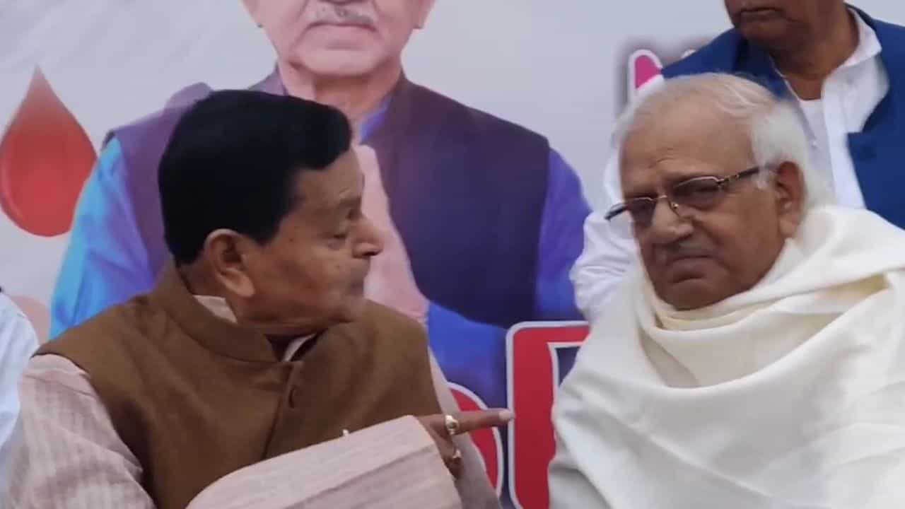 Sovandeb Bhattacharya: 'বাংলার মানুষ মমতার কথা বোঝেন', আরজি কর মামলা প্রসঙ্গে কথা উঠতেই বললেন বর্ষীয়ান মন্ত্রী Sovandeb Bhattacharya: 'বাংলার মানুষ মমতার কথা বোঝেন', আরজি কর মামলা প্রসঙ্গে কথা উঠতেই বললেন বর্ষীয়ান মন্ত্রী