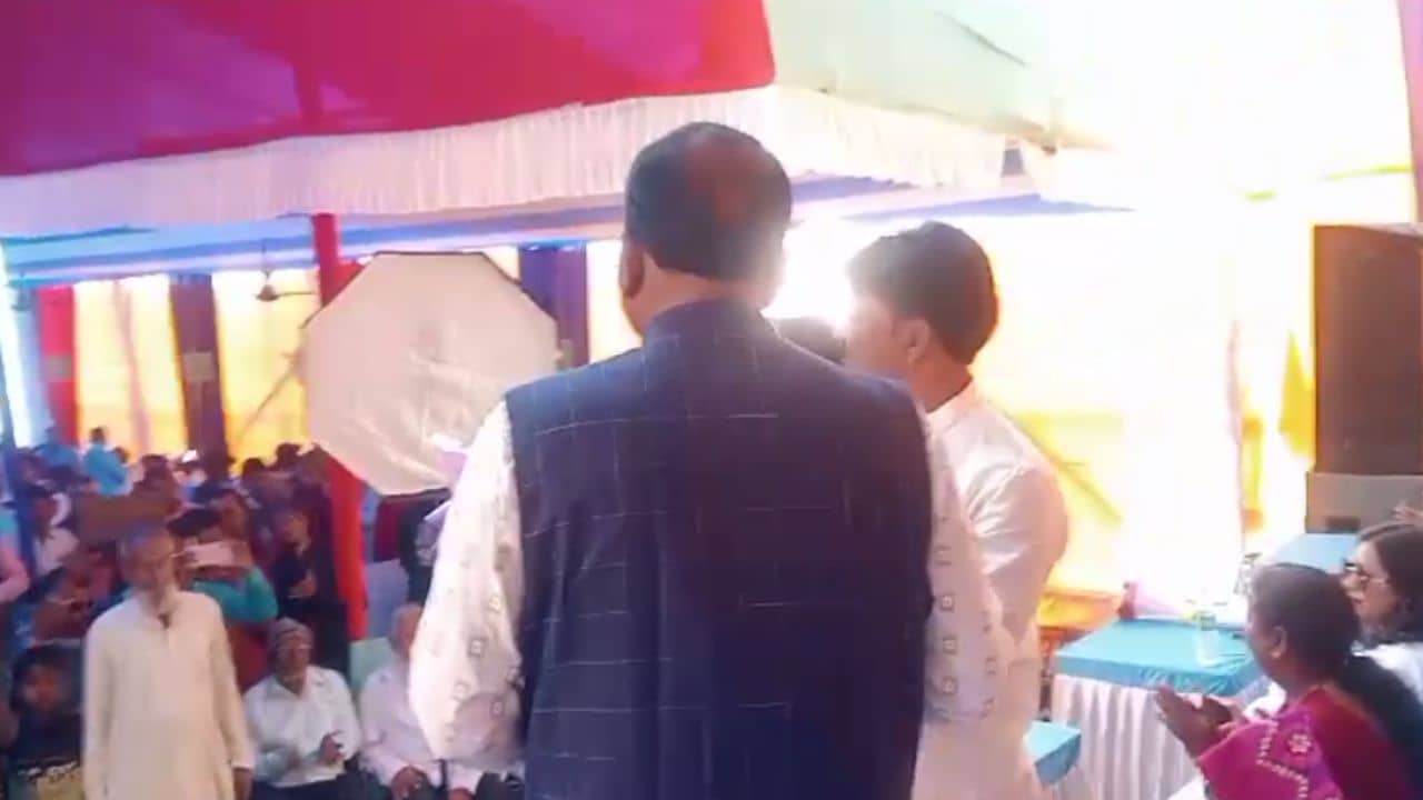 Asansol: TMC নেতাকে সংবর্ধনা CBI চার্জশিটে নাম থাকা কয়লা মাফিয়া-র! বিতর্ক