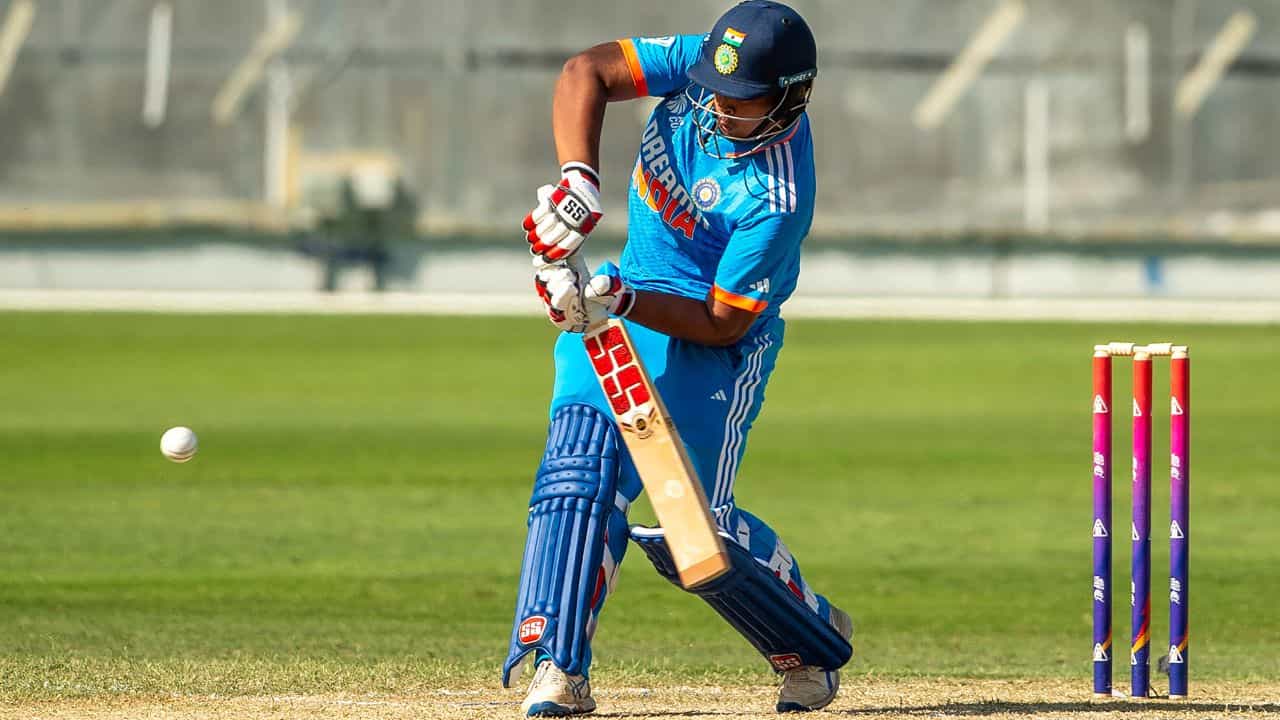 IND U19 vs UAE U19: ১৩ বছরে কোটিপতি বৈভবের ব্যাটে কামাল, আমিরশাহিকে উড়িয়ে সেমিতে ভারত IND U19 vs UAE U19: ১৩ বছরে কোটিপতি বৈভবের ব্যাটে কামাল, আমিরশাহিকে উড়িয়ে সেমিতে ভারত