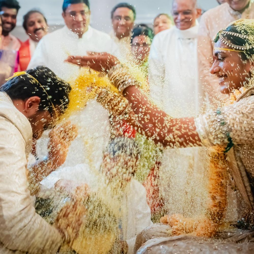 পিভি সিন্ধু ও ভেঙ্কট দত্ত সাই তাঁদের বিয়ের জন্য একদিকে বেছে নিয়েছিলেন মনীশ মলহোত্রর কালেকশন। তবে রিসেপশনে ছিল অন্য ছোঁয়া।
