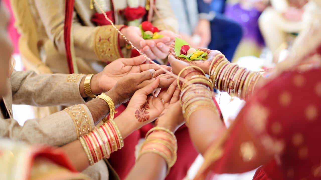২০২৪ সালে যেমন অনেক বিতর্ক হয়েছে। তেমনই আবার চলতি বছরে অনেকেই জীবনের নতুন অধ্যায় শুরু করেছেন। ২০২৪ -এ সংসার পাতলেন কোন কোন টলিতারকারা? রইল তালিকা।