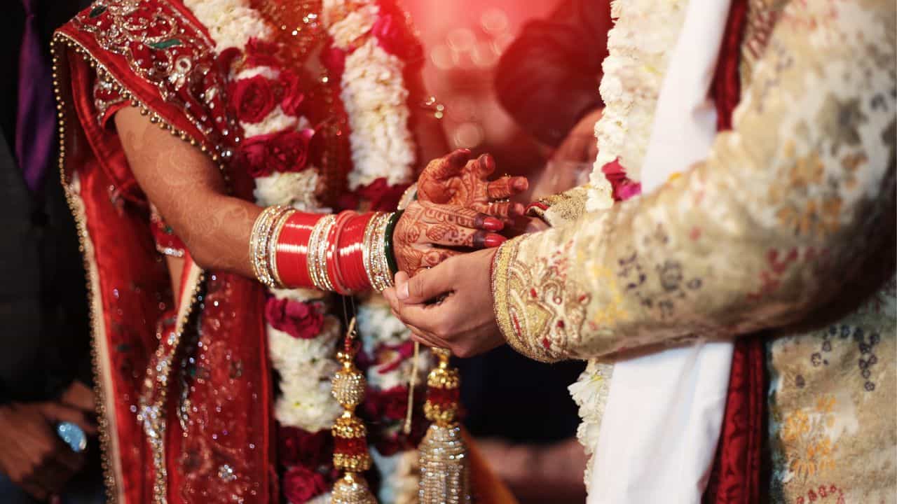 Groom calls off wedding: বরের মনে এই ছিল! তুতো বোনকে বিয়ে করতে মণ্ডপ ছেড়ে পালালেন Groom calls off wedding: বরের মনে এই ছিল! তুতো বোনকে বিয়ে করতে মণ্ডপ ছেড়ে পালালেন