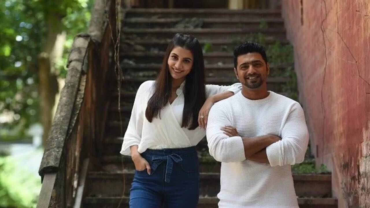 দেবকে চেনেন-ই না রুক্মিনীর বাবা? সুপারস্টার কী বলে নিজের পরিচয় দিয়েছিলেন