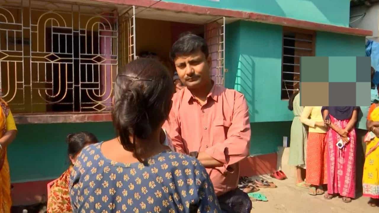 Sandeshkhali: ‘ওরা তো চ্যালেঞ্জ ছুড়ে দিয়েছে’, পুলিশকে ‘দায়িত্ব’ মনে করিয়ে বিস্ফোরক ন্যাজাটের মৃত তরুণীর মাসি Sandeshkhali: ‘ওরা তো চ্যালেঞ্জ ছুড়ে দিয়েছে’, পুলিশকে ‘দায়িত্ব’ মনে করিয়ে বিস্ফোরক ন্যাজাটের মৃত তরুণীর মাসি