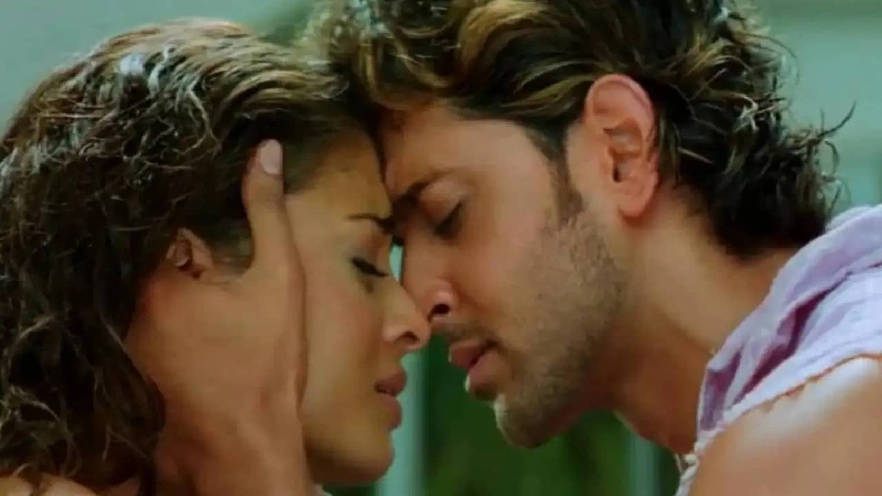 Controversy: ঐশ্বর্যের ঠোঁটে ঠোঁট রাখার আগে কোন শর্ত চাপে হৃত্বিকের ওপর?