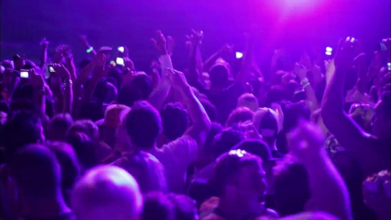 সকালে কিছুতেই চোখ খুলতে চায় না, আর খুললেও শরীরে ক্লান্তি ও বিভিন্ন ধরনের সমস্যা দেখা দেয়। এই হ্যাংওভার বড় বাজে জিনিস। এর ভয়ে অনেকেই পর দিন অফিস বা কাজ থাকলে রাতে মদ্যপান করতে ভয় পান। তবে এই হ্যাংওভার থেকে বাঁচার উপায় রয়েছে। জানুন তার জন্য কী করতে হবে…