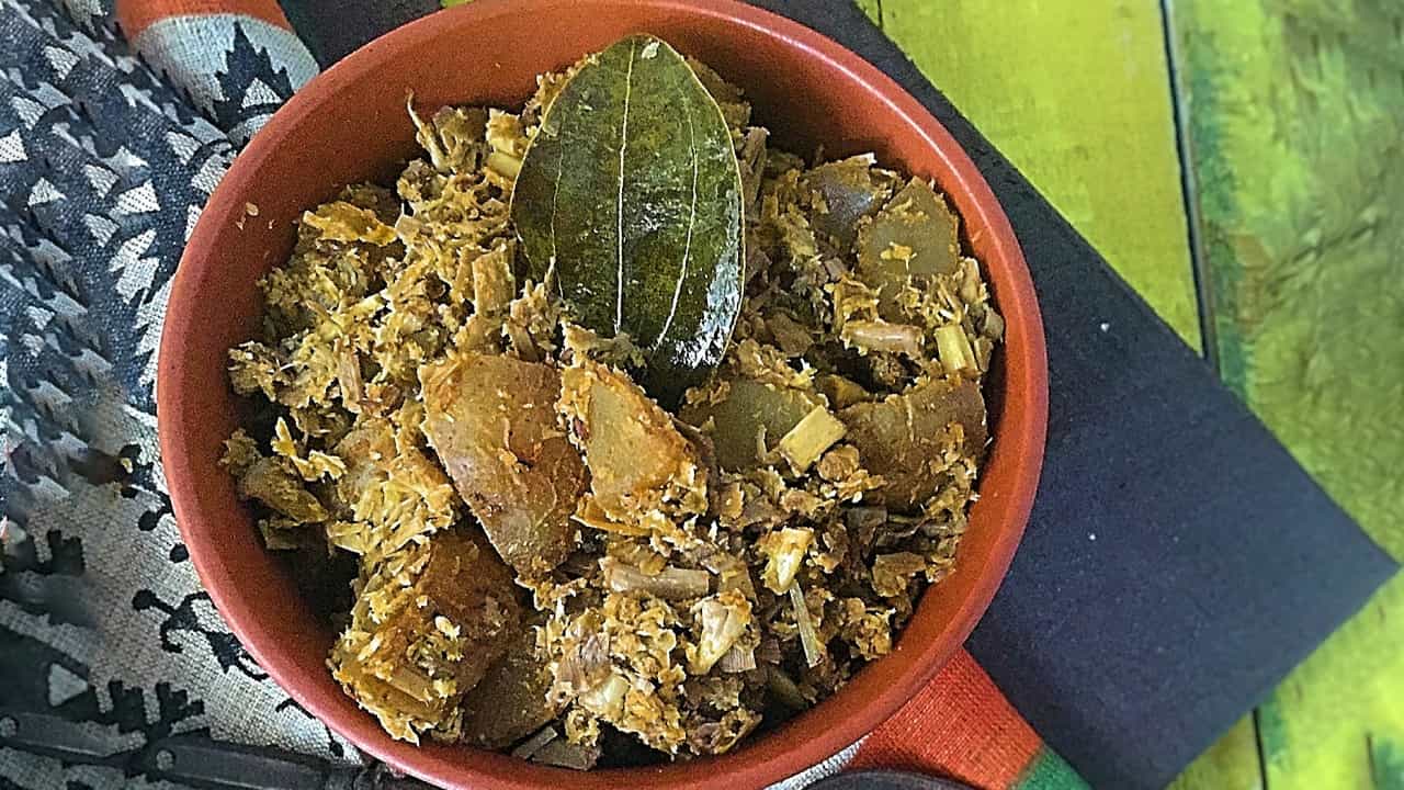 মোচার ঘণ্ট হোক থেকে শুরু করে মোচার চপ, বাঙালি বাড়িতে কলার ফুল (মোচা) রান্না হয় না এমন খুব কম বাড়িই আছে। কলার ফুল দিয়ে তৈরি এই খাবারগুলি সাধারণত যে কোনও বাঙালি বাড়িতে রান্না করা হয়ে থাকে।