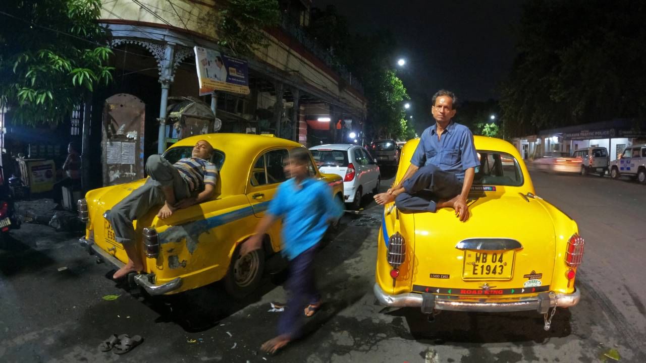 Yellow Taxi: কার ‘দোষে’ গায়েব হতে চলেছে হলুদ ট্যাক্সি? কে নেবে ‘দায়’?