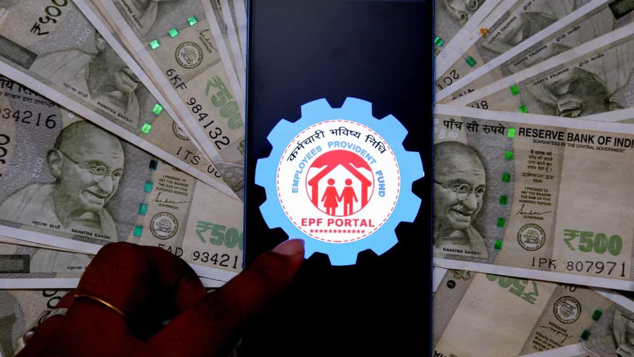 PF Withdraw: এবার এটিএম থেকেই তোলা যাবে পিএফ-এর টাকা, বড় ঘোষণা PF Withdraw: এবার এটিএম থেকেই তোলা যাবে পিএফ-এর টাকা, বড় ঘোষণা