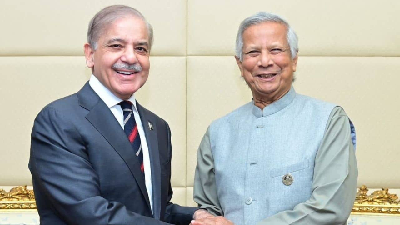 মুখোশটা খুলেই গেল ইউনূসের, পাকিস্তানের প্রধানমন্ত্রীকে অনুরোধ, একাত্তরের কথা ভুলে যান