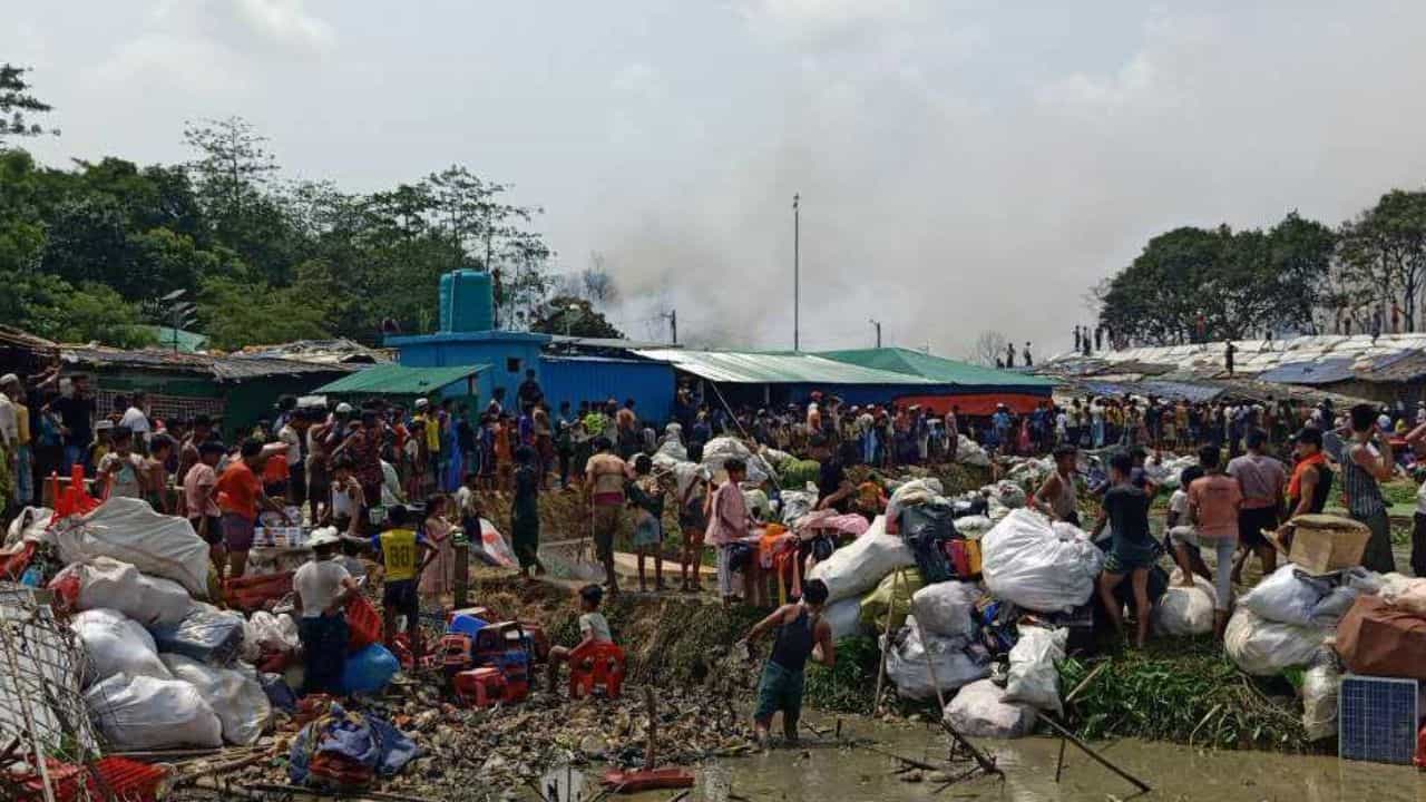 Bangladesh Crisis: চওড়া বুলিতে তো রান্না হবে না! ভারত থেকে আলু-পেঁয়াজ নিয়েও রাঁধতে পারছে না বাংলাদেশিরা Bangladesh Crisis: চওড়া বুলিতে তো রান্না হবে না! ভারত থেকে আলু-পেঁয়াজ নিয়েও রাঁধতে পারছে না বাংলাদেশিরা