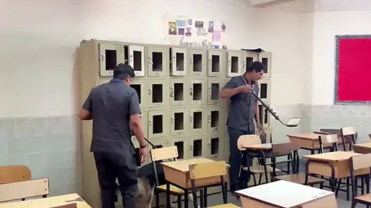 স্কুলে সবে ঢুকছে খুদেরা, পরপর ঢুকল ইমেইল, তারপরই আতঙ্ক! একসঙ্গে ৪০ বেসরকারি স্কুলে বোমা রাখার হুমকি