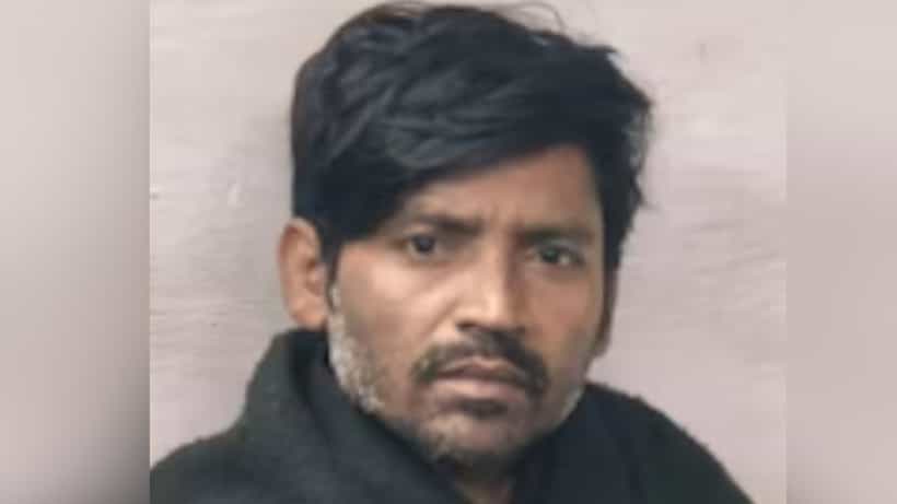 রিলসে চোখ, দেরি হয়েছিল খেতে দিতে, তাই বলে নিজের স্ত্রীর সঙ্গেই কি না এই কাজ করল স্বামী! পাড়া জুড়ে ছিঃ ছিঃ