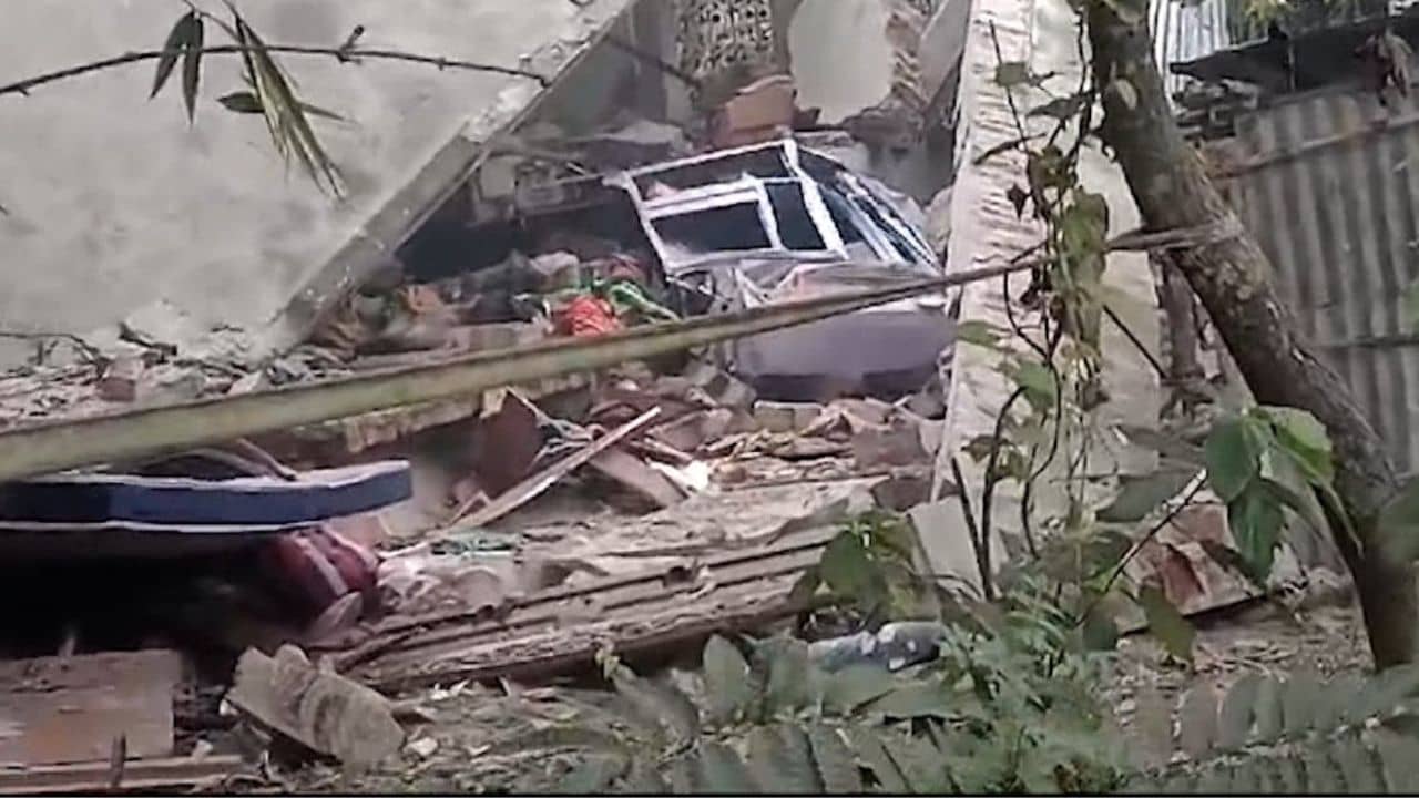 Murshidabad: মুর্শিদাবাদের বিস্ফোরণে বাংলাদেশ যোগ! NIA তদন্তের দাবি করলেন শুভেন্দু