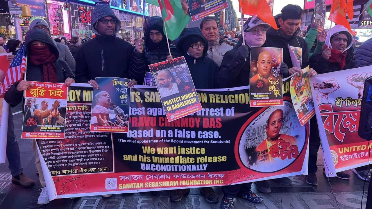 Protest in New York: চিন্ময় দাসের মুক্তির দাবিতে ঠান্ডা উপেক্ষা করে নিউইয়র্কের রাস্তায় জমায়েত, ফুঁসে উঠলেন তসলিমাও