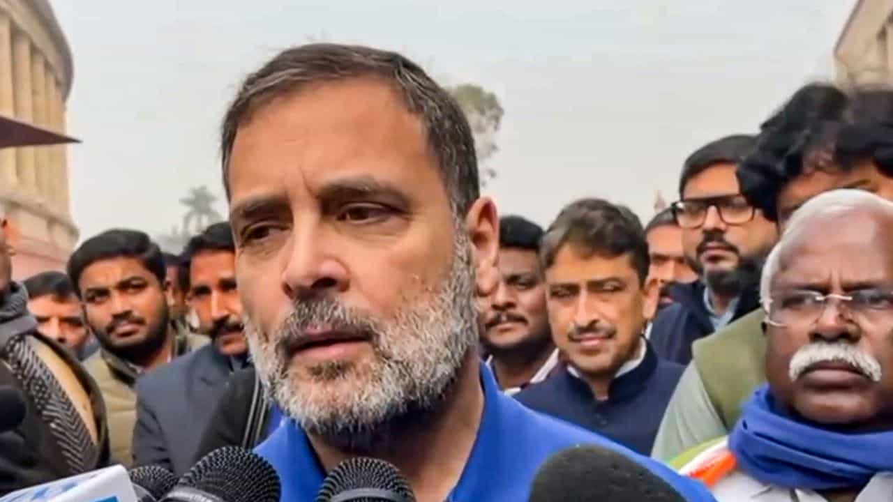 Rahul Gandhi: গোদের উপরে বিষফোঁড়া! FIR-র পর এবার রাহুল গান্ধীর হাতে নোটিস Rahul Gandhi: গোদের উপরে বিষফোঁড়া! FIR-র পর এবার রাহুল গান্ধীর হাতে নোটিস