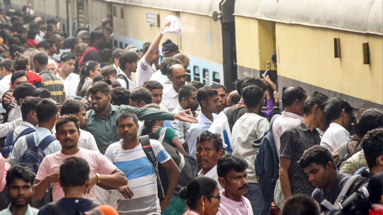 Ticket Cancellation Fee: ট্রেনের টিকিটের ক্যানসেলেশন চার্জ তুলে দেবে সরকার? রইল বড় আপডেট Ticket Cancellation Fee: ট্রেনের টিকিটের ক্যানসেলেশন চার্জ তুলে দেবে সরকার? রইল বড় আপডেট