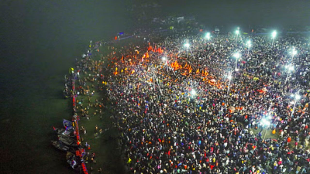 সন্ন্যাসী হওয়ার আগে প্রথমে কোনও ব্যাক্তিকে দীর্ঘকাল ব্রহ্মচারী থাকতে হয়, তারপর তাকে মহাপুরুষ ও অবধূত করা হয়। নাগা সন্ন্যাসী হওয়ার চূড়ান্ত প্রক্রিয়া সম্পন্ন হয় এই কুম্ভের সময়েই। পুণ্য লগ্নে স্নান করে নিজের পিন্ড নিজেকে দান করতে হয়। সারতে হয় ডান্ডি সংস্করণ প্রথা সহ আরও অনেক নিয়ম কানুন।  