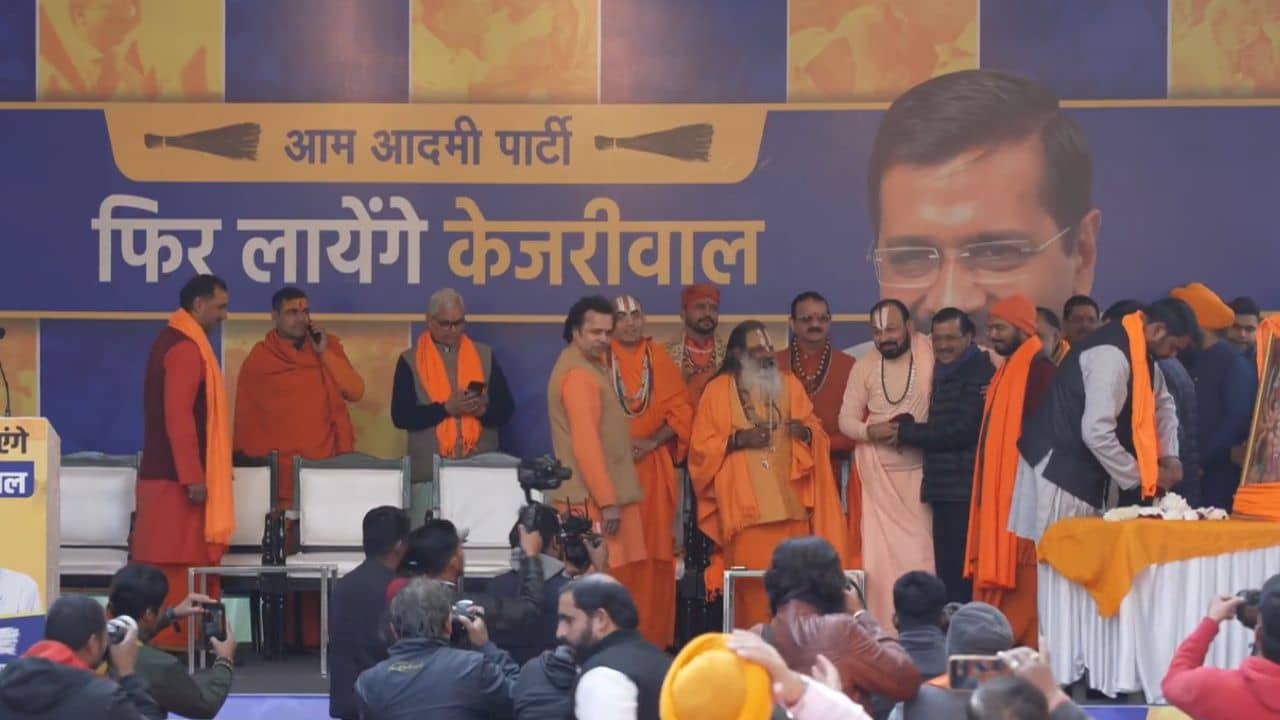 Delhi Election 2025: নির্বাচনের আগেই বিজেপিকে মাত! পুরোহিত ভাতা দিয়ে রাজধানীতে হাওয়া বদল আপের