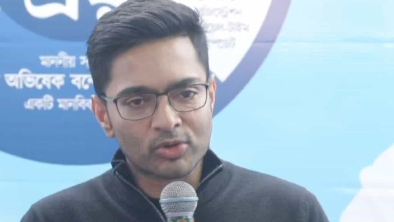 Abhishek Banerjee: যাঁরা নিজেদের কেউকেটা ভাবছেন তাঁদের জন্য তৃণমূল নয়: অভিষেক Abhishek Banerjee: যাঁরা নিজেদের কেউকেটা ভাবছেন তাঁদের জন্য তৃণমূল নয়: অভিষেক