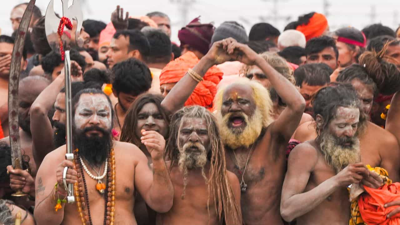 Naga Sadhu: ঔরঙ্গজেবের সঙ্গে যুদ্ধ করেছিল নাগা সন্ন্যাসীরা, কীভাবে কুম্ভমেলার নিয়ন্ত্রণ গেল তাদের হাতে? Naga Sadhu: ঔরঙ্গজেবের সঙ্গে যুদ্ধ করেছিল নাগা সন্ন্যাসীরা, কীভাবে কুম্ভমেলার নিয়ন্ত্রণ গেল তাদের হাতে?