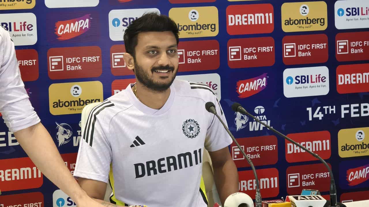 IND vs ENG: বিতর্ক পাশ কাটিয়ে অক্ষর, 'নতুন করে কিছু প্রমাণ করার নেই'! IND vs ENG: বিতর্ক পাশ কাটিয়ে অক্ষর, 'নতুন করে কিছু প্রমাণ করার নেই'!