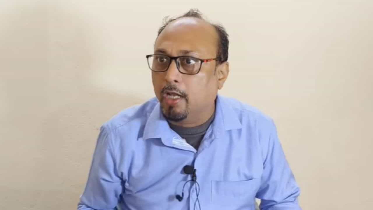 Akhtar Ali: 'মেয়েটাকে এক অফিসার বলেছিল একরাত কাটাতে হবে', সন্দীপ ঘোষকে নিয়ে মুখ খুলেছিলেন, এবার ফের 'বোমা ফাটালেন' আক্তার Akhtar Ali: 'মেয়েটাকে এক অফিসার বলেছিল একরাত কাটাতে হবে', সন্দীপ ঘোষকে নিয়ে মুখ খুলেছিলেন, এবার ফের 'বোমা ফাটালেন' আক্তার