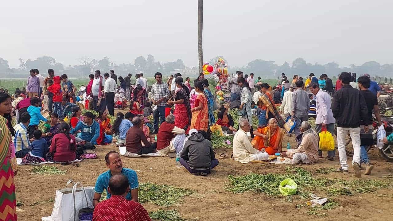 Alur Dom: যে দিকে চোখ যাবে সেদিকেই শুধু… বাংলার বুকেই চলছে আলুর দমের অভিনব মেলা Alur Dom: যে দিকে চোখ যাবে সেদিকেই শুধু… বাংলার বুকেই চলছে আলুর দমের অভিনব মেলা