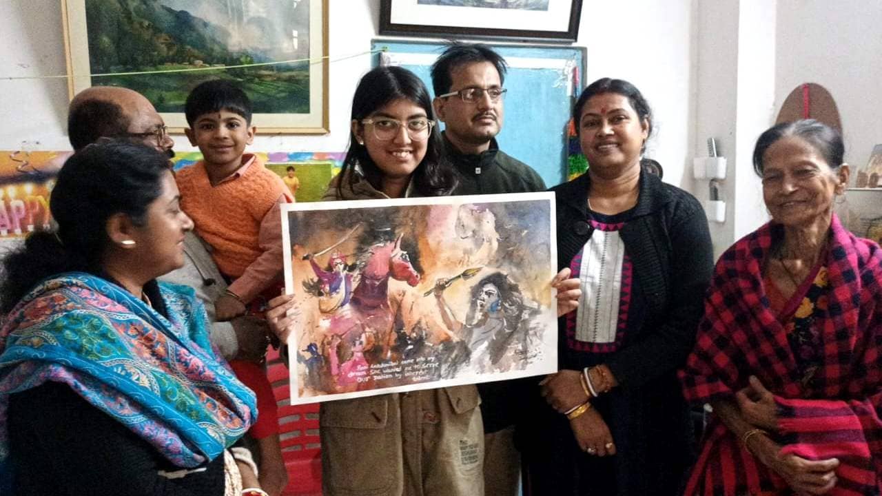 Jalpaiguri: প্রায় ২ কোটি প্রতিযোগীকে হারিয়ে দেশের সেরা! ক্লাস ইলেভেনের অঞ্চিতা পাচ্ছে কেন্দ্রের বড় শিরোপা