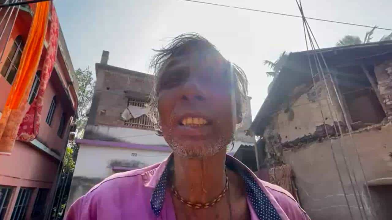 Awas Yojana: সাবাস রবীন্দ্রনাথ সাবাস, দোতলা বাড়িতেও আবাস! Awas Yojana: সাবাস রবীন্দ্রনাথ সাবাস, দোতলা বাড়িতেও আবাস!