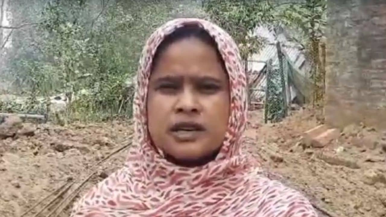 Awas Yojana: ১০ হাজার টাকা চান পঞ্চায়েত প্রধান, বাংলার বাড়িতে কাটমানি নিয়ে সবটা বললেন ফুলন বিবি