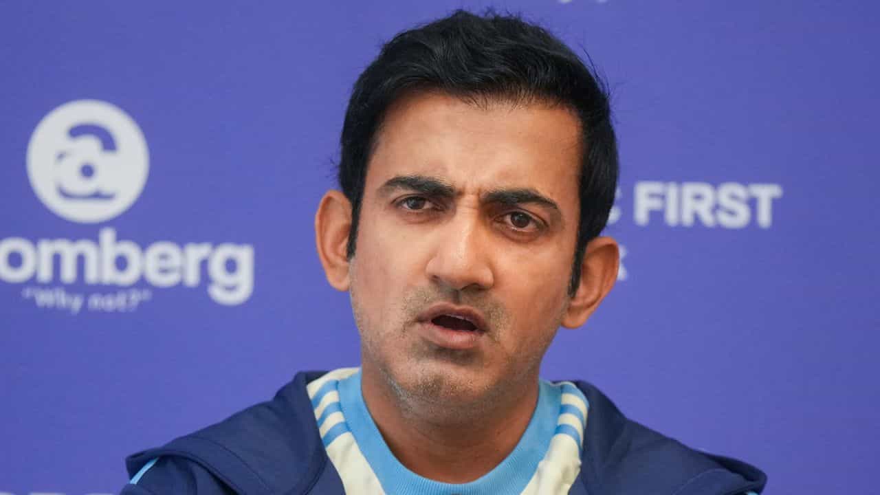 Team India: বিরাট-রোহিতদের পারিবারিক সফরে কেন ফতোয়া বোর্ডের? গম্ভীরের জন্যই! Team India: বিরাট-রোহিতদের পারিবারিক সফরে কেন ফতোয়া বোর্ডের? গম্ভীরের জন্যই!