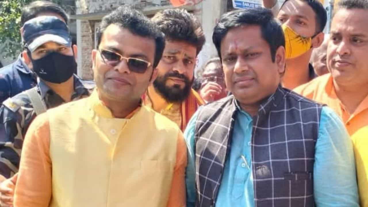 Barasat: পাসপোর্ট কাণ্ডে গ্রেফতার এবার বিজেপি নেতা Barasat: পাসপোর্ট কাণ্ডে গ্রেফতার এবার বিজেপি নেতা