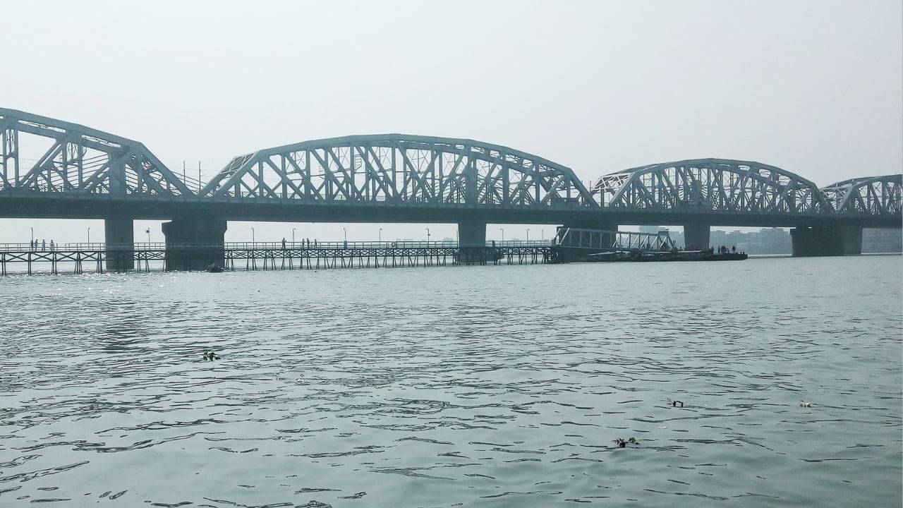 Bally Bridge: ভোগান্তি মিটল অবশেষে, বালি ব্রিজে চালু ট্রেন ও যান চলাচল, হাঁফ ছেড়ে বাঁচলেন যাত্রীরা