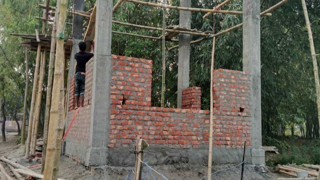 সীমান্তে তৈরি হচ্ছিল স্থায়ী বাঙ্কার! BSF ‘কড়া’ হতেই লেজ গুটিয়ে চম্পট বাংলাদেশ সেনার সীমান্তে তৈরি হচ্ছিল স্থায়ী বাঙ্কার! BSF ‘কড়া’ হতেই লেজ গুটিয়ে চম্পট বাংলাদেশ সেনার
