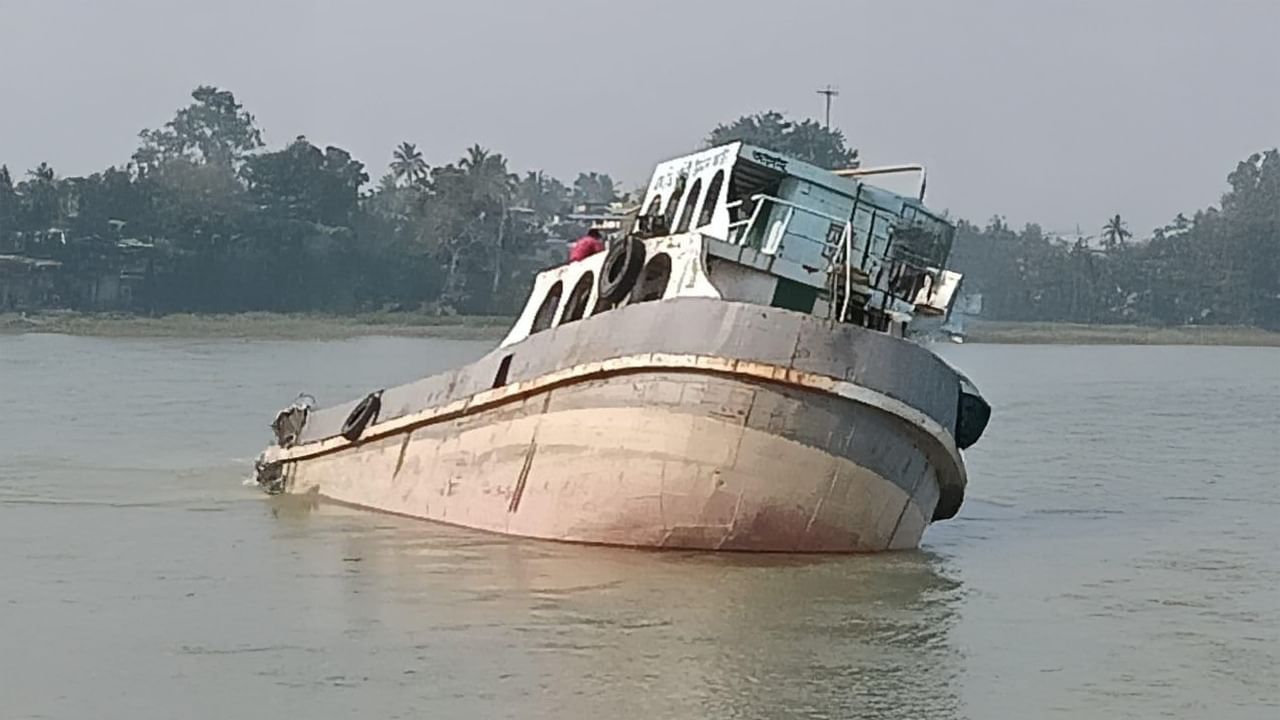 Bangladeshi Ship: হঠাৎ ঢুকল জল, বাঁশবেড়িয়ার কাছে মাঝ গঙ্গায় ডুবল বাংলাদেশি জাহাজ, সাহায্যের জন্য হাত পাততে হল সেই ভারতের কাছেই