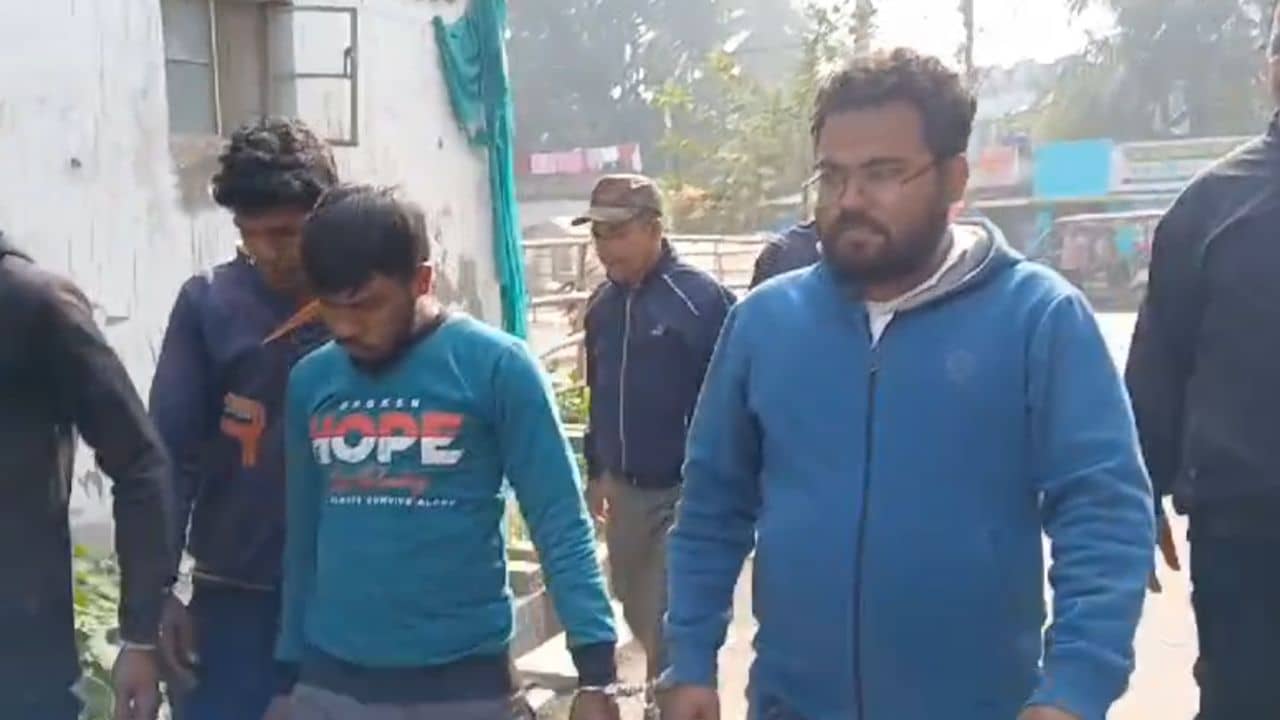 Bangladeshi arrested: ৩ বছর ধরে কালনায় বাস, ঘুণাক্ষরেও কেউ টের পাননি, পুলিশের এক চালেই ধরা পড়ল সব