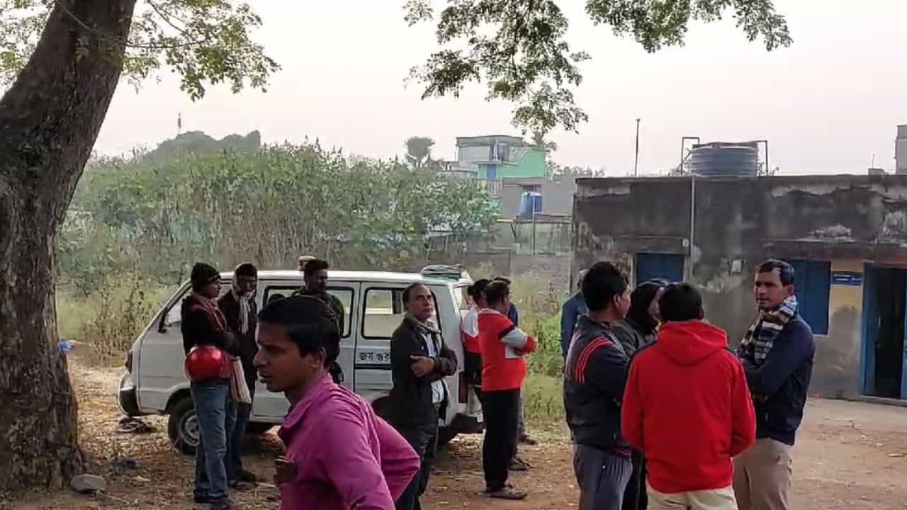 Makar Sankranti: মকর স্নান করতে গিয়ে তলিয়ে গেল নবম শ্রেণির ছাত্র Makar Sankranti: মকর স্নান করতে গিয়ে তলিয়ে গেল নবম শ্রেণির ছাত্র