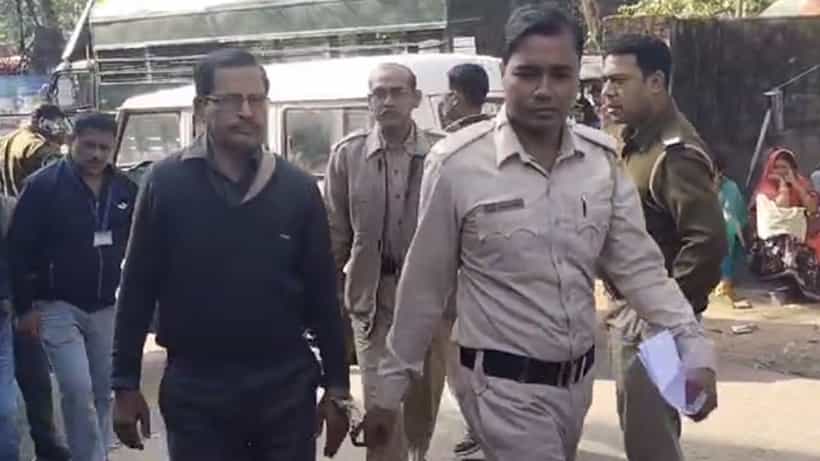 Bangladesh: অদ্ভুত রসায়ন বাংলায়! ছেলে পুলিশ, বাবা বাংলাদেশিদের জাল পাসপোর্ট বানায়