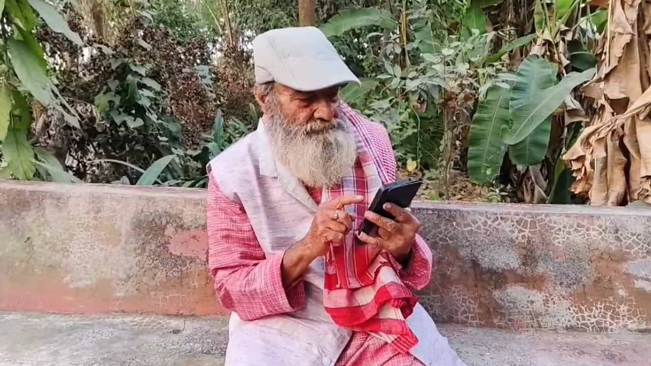 Digital arrest: 'আপনাকে ডিজিটাল অ্যারেস্ট করা হল', প্রতারকদের ফাঁদে বর্ধমানের সাধু Digital arrest: 'আপনাকে ডিজিটাল অ্যারেস্ট করা হল', প্রতারকদের ফাঁদে বর্ধমানের সাধু
