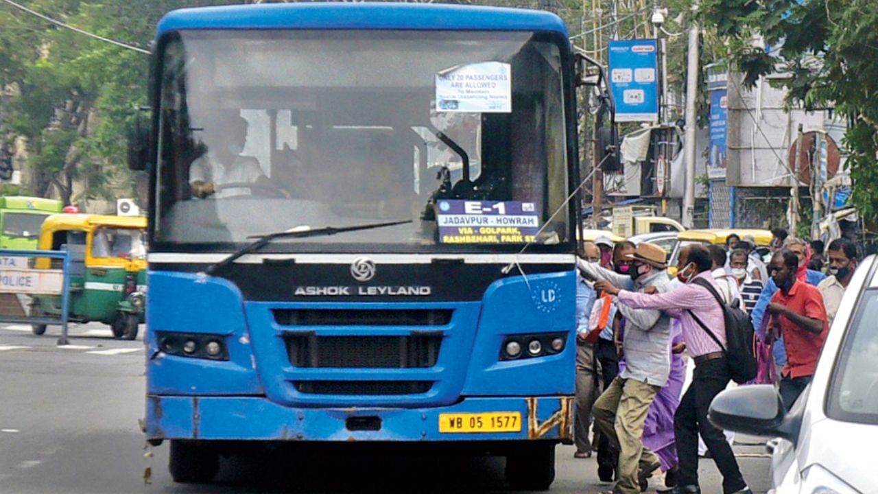 Bus Service: মমতার ধমকেই কাজ! রাতারাতি উল্টোডাঙা-সল্টলেক-ইকোস্পেস-সহ একাধিক রুটে বাড়ল বাসের সংখ্যা