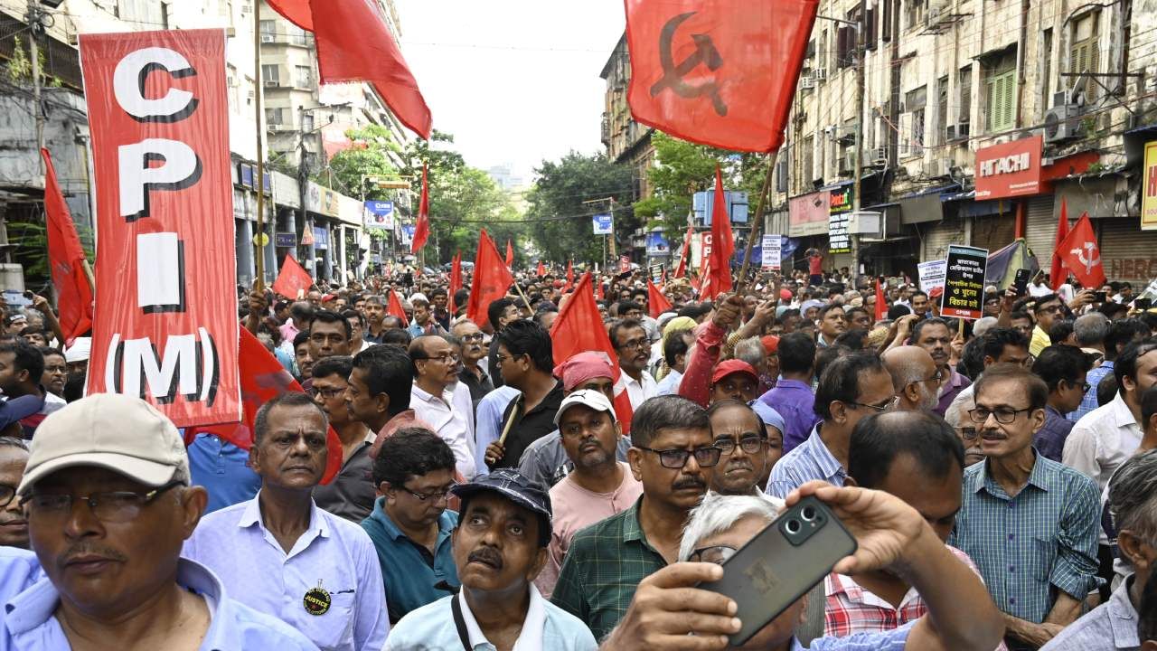 কেন ভিতর থেকেই ফুরিয়ে যাচ্ছে CPIM? ‘ময়নাতদন্তের’ রিপোর্ট প্রকাশ্যে