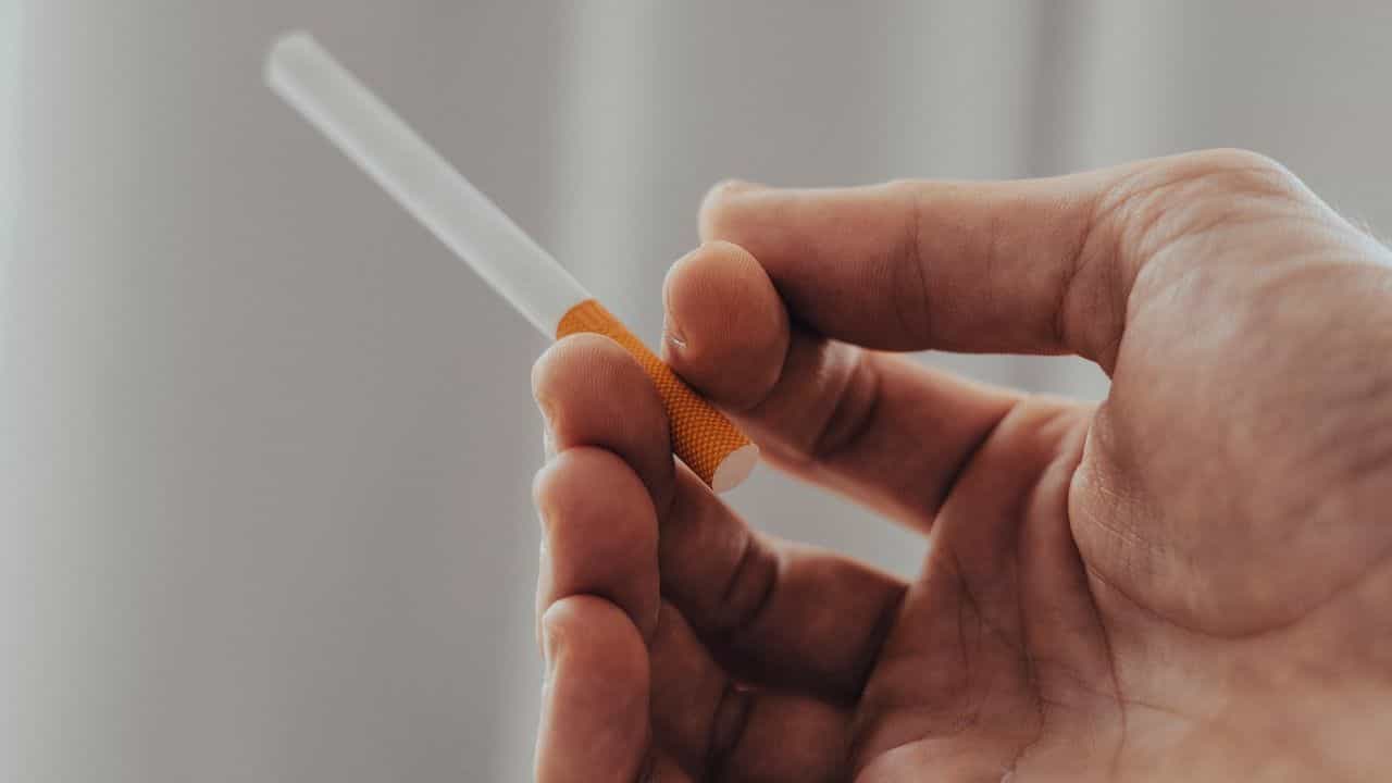 Cigarette Price Hike: ৭৫ শতাংশ ট্যাক্স বসবে সিগারেটে? বাজেটে বাড়তে পারে 'পাপের বোঝা' Cigarette Price Hike: ৭৫ শতাংশ ট্যাক্স বসবে সিগারেটে? বাজেটে বাড়তে পারে 'পাপের বোঝা'