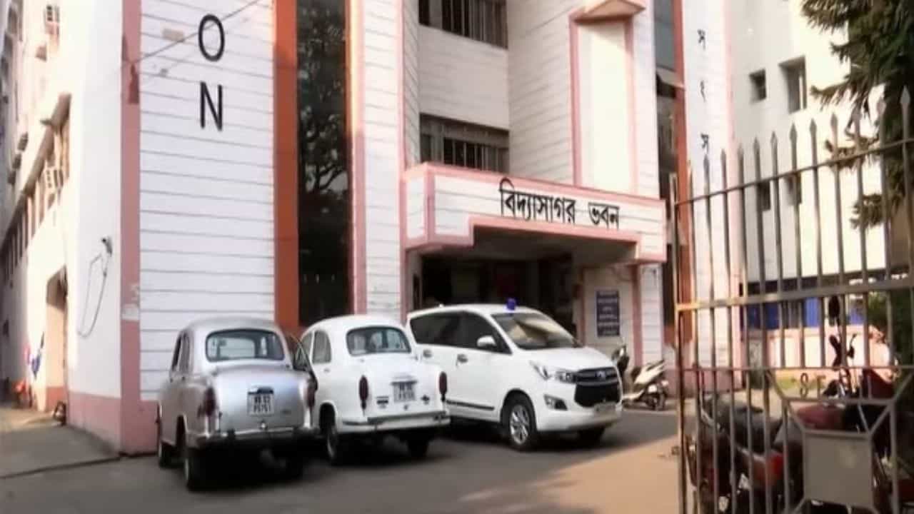 Higher Secondary Exam: বসবে মেটাল ডিটেক্টর, বদল একাধিক রীতি! উচ্চ মাধ্যমিকে প্রশ্নফাঁস রুখতে আরও কড়া সংসদ Higher Secondary Exam: বসবে মেটাল ডিটেক্টর, বদল একাধিক রীতি! উচ্চ মাধ্যমিকে প্রশ্নফাঁস রুখতে আরও কড়া সংসদ