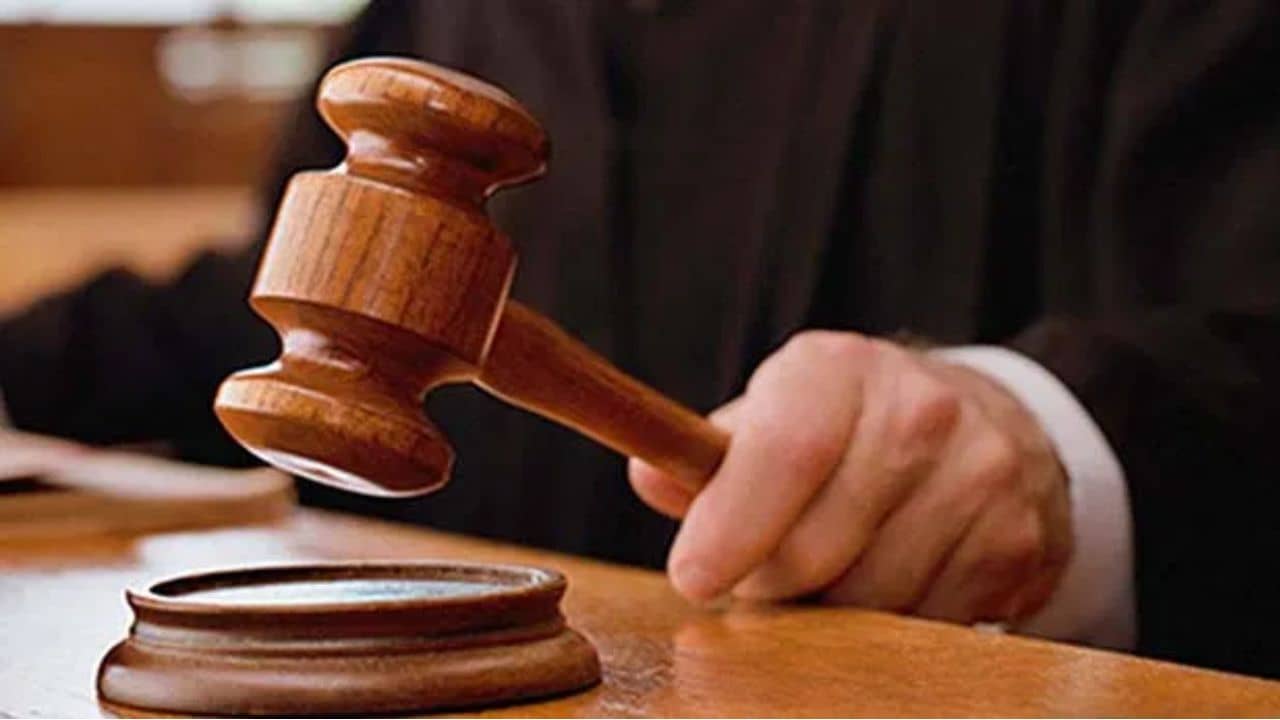Divorce: পর্দা-র আড়ালে মুখ ঢেকে রাস্তায় না বেরনোয় বিচ্ছেদ চাইছেন স্বামী, শুনে আদালত বলল...