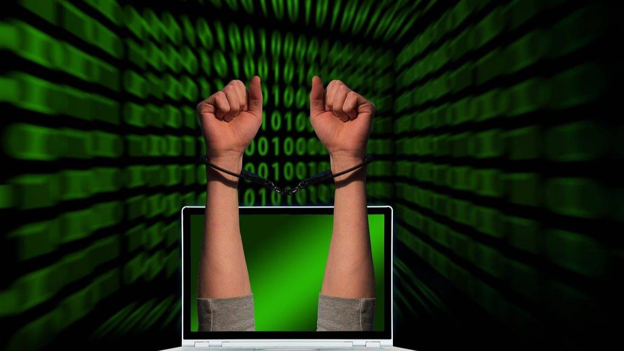 Cyber Fraud: দায় এড়াতে পারে না ব্যাঙ্ক, সাইবার প্রতারণায় টাকা খোয়ালে এভাবে ফেরত পেতে পারেন...