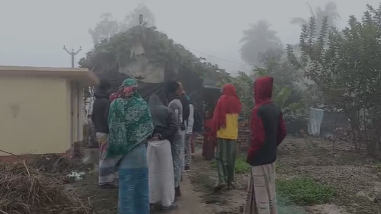 South 24 Parganas: তৃণমূলের পঞ্চায়েত সদস্যের বাড়ি লক্ষ্য করে বোমাবাজি