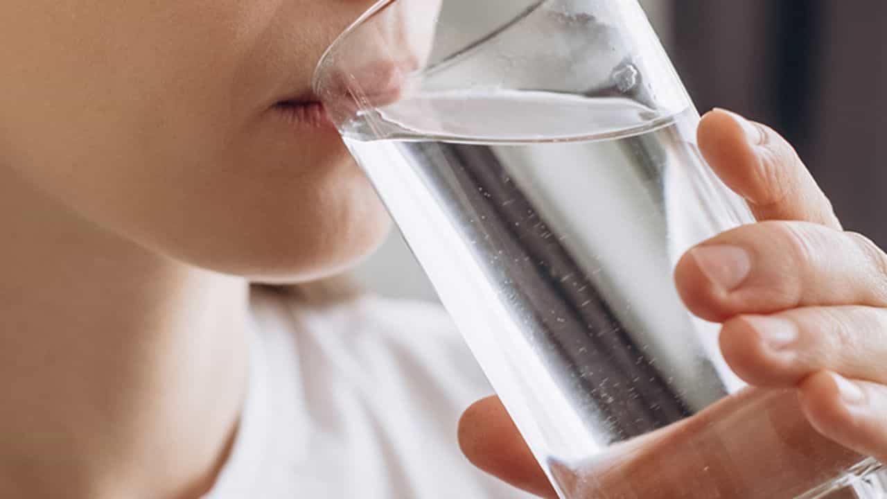 Drinking Water: জলও হজম করতে হয়, কী ভাবে জানেন? Drinking Water: জলও হজম করতে হয়, কী ভাবে জানেন?